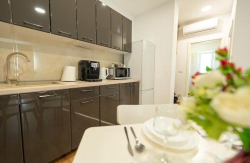 Timisoara Apartment | Esther Line Apartments-Near Iulius Mall, Self Check-in,Free Private Parking subject to availability