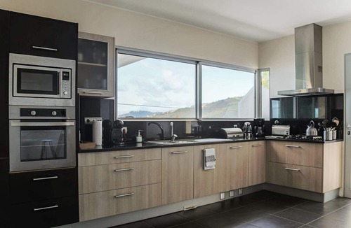 Calheta House | Estrela do Mar - Lovely, Sun Filled Villa