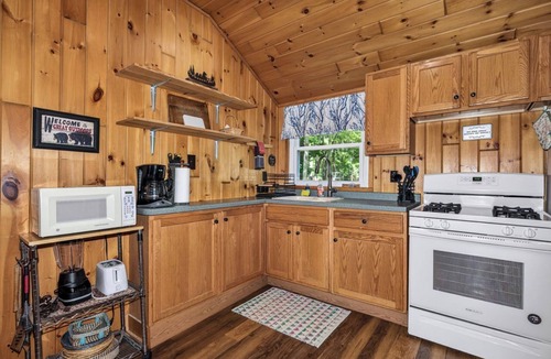 St Germain Cottage | Estrold's Cabin- Red Oak Cabin
