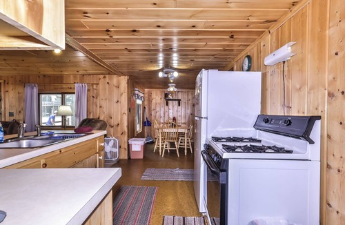 St Germain Cottage | Estrold's Resort- Driftwood Cabin