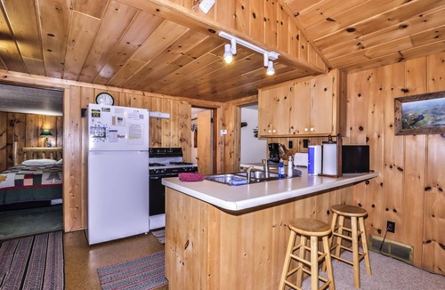 St Germain Cottage | Estrold's Resort- Driftwood Cabin