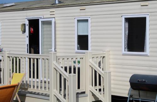 Isle of Grain House | Estuary View