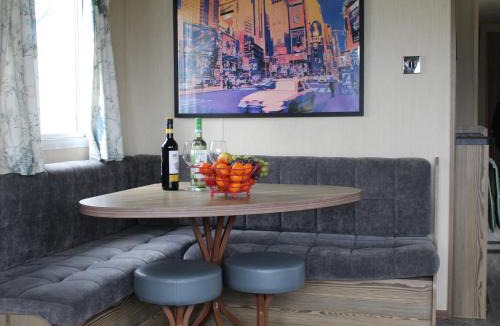 Isle of Grain House | Estuary View