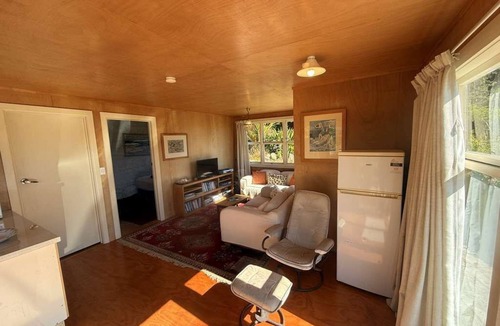 Onekaka Ski Chalet | Estuary View - Peaceful Onekaka Retreat