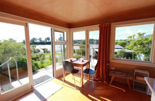 Onekaka Ski Chalet | Estuary View - Peaceful Onekaka Retreat