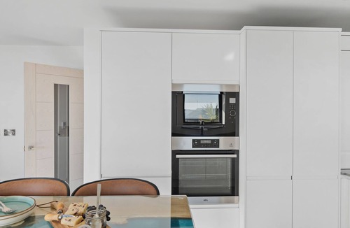 Teignmouth Apartment | Estuary View - Secure Parking - Nearby Beach