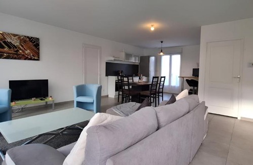 Dampierre-en-Burly Apartment | Etablissement Sablons, Relai et Travailleurs - 2 logements indépendants