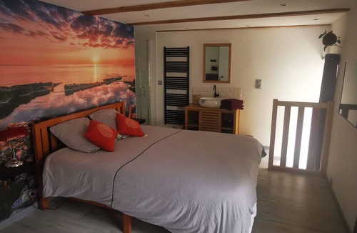Saint-Martin-de-Valamas Bed & Breakfast | Etage Entier Dans Ancienne Ferme au Cœur du Village, 2 Chambres et Kitchenette