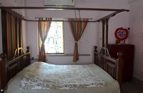 Kalighat Bed & Breakfast | Ethnic Bengali Themed Home stay