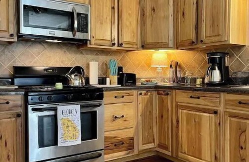 Rome House | Etowah River, Berry & Shorter College, Tennis, Trails-3 miles from Broad St.