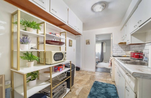 Euclid House | Euclid Eclipse! 3 bedroom 1 bath w/king bed, up to 7 guests