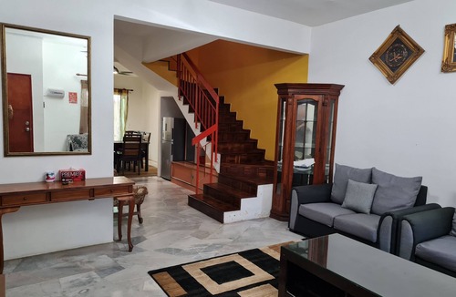 Puchong House | EudoraPlace Puchong Homestay