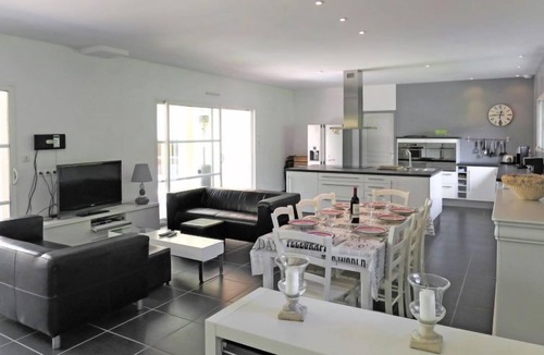 Grayan-Et-L'Hopital House | Eugénie by Interhome
