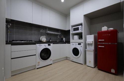 Bongmyeong-dong Apartment | Eunhasu D&M Residence