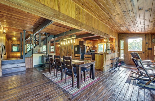 Eureka Springs Cabin | Eureka Springs Rental Cabin 8 Mi to Downtown!