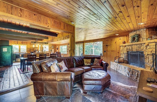 Eureka Springs Cabin | Eureka Springs Rental Cabin 8 Mi to Downtown!