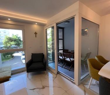 Split Apartment | Eurybia