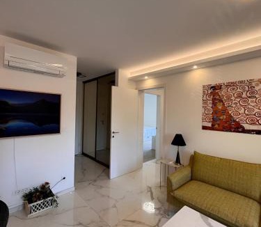 Split Apartment | Eurybia