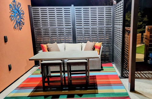 Dublin House | EV Charger, High-speed Internet, 3 Br 2 Bth stylish Dublin remodeled townhome.