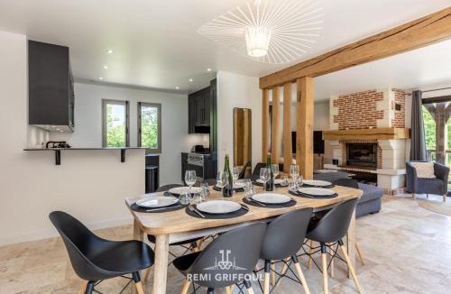 Equemauville Villa | Eva Home Stunning Villa with Garden Sleeps 10