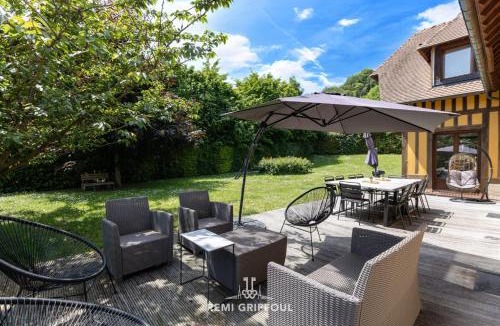 Equemauville Villa | Eva Home Stunning Villa with Garden Sleeps 10