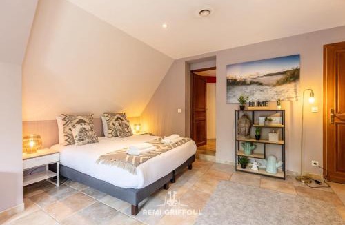 Equemauville Villa | Eva Home Stunning Villa with Garden Sleeps 10