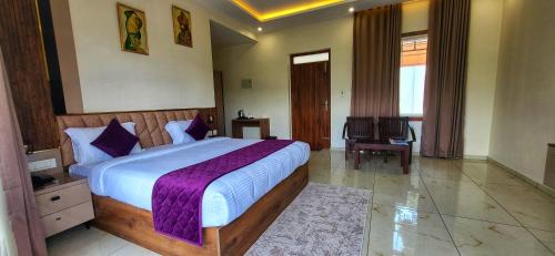 Kunchithanny Hotel | Evaara Resorts