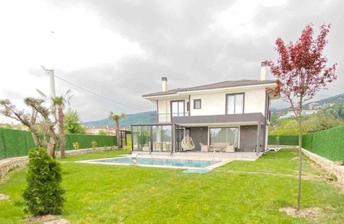Yanik Villa | Evabella Villa