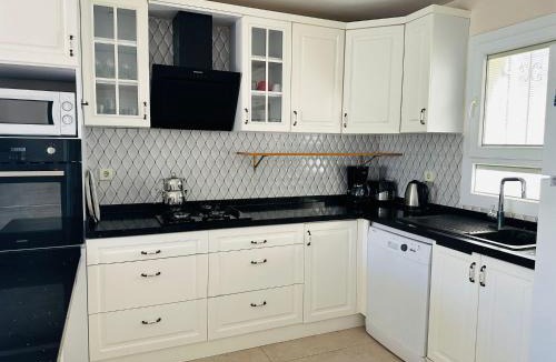 Alacati Villa | Evalacati-Villa Palma-Central villa with private pool and garden