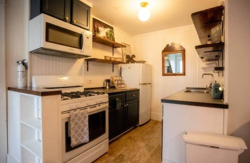Evanston Apartment | Evanston Garden Guest House