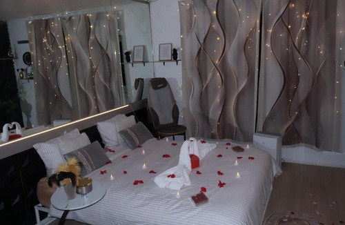Carquefou Apartment | Evasion romantique, Jacuzzi Massage luminothérapie
