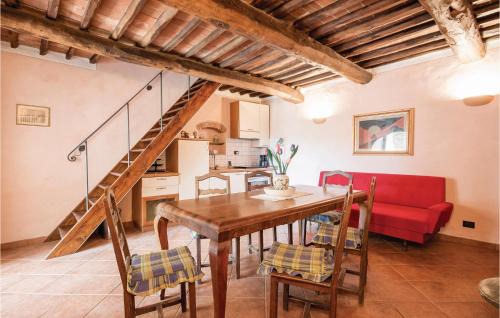Saturnana House | Evelina