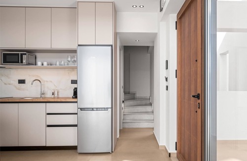Koutsouras Apartment | Evelmare Beachfront Upper Apartment