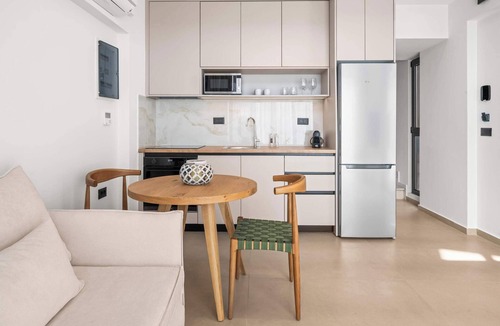 Koutsouras Apartment | Evelmare Beachfront Upper Apartment