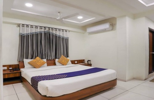Changodar Hotel | Everest Hotel