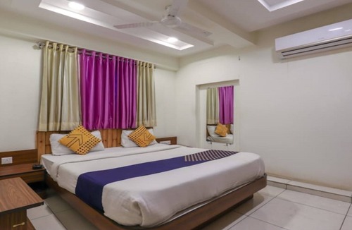 Changodar Hotel | Everest Hotel