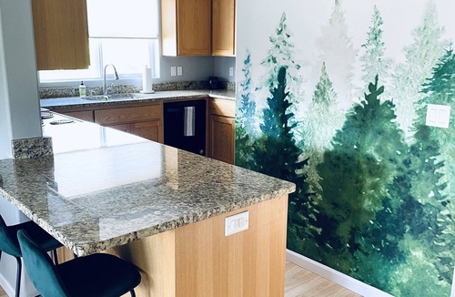 Eugene Apartment | Evergreen Landing-Modern APT Perfect for Duck Fans
