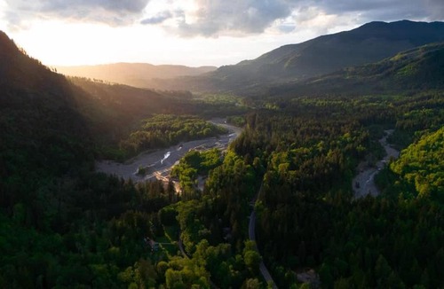 Glacier House | Evergreen Lodge