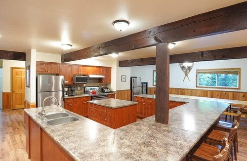 Glacier House | Evergreen Lodge