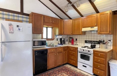 Berkeley Springs Cabin | "Evergreen" Private, creek-side escape