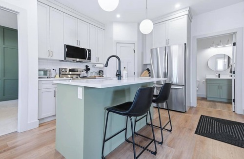 Lacombe House | "Evergrove"2 Bdrm modern escape in Lacombe!