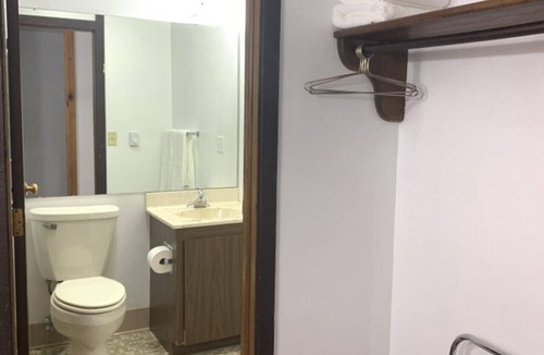 Tomahawk Cabin | Every Room with a Beautiful View of The Wisconsin River *