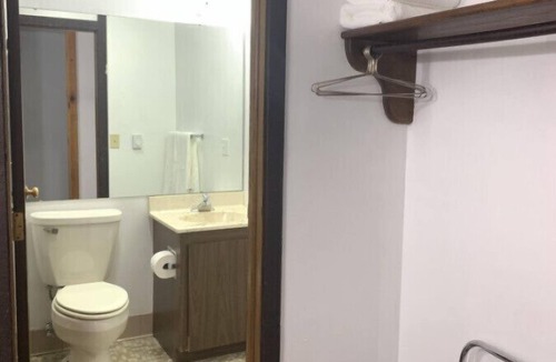 Tomahawk Cabin | Every Room with a Beautiful View of The Wisconsin River *