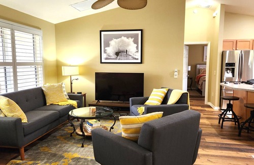 The Villages House | Everything! 3/2, FREE golf & 4-seat cart, RESIDENT passes, pets, Lake Sumter Sq.
