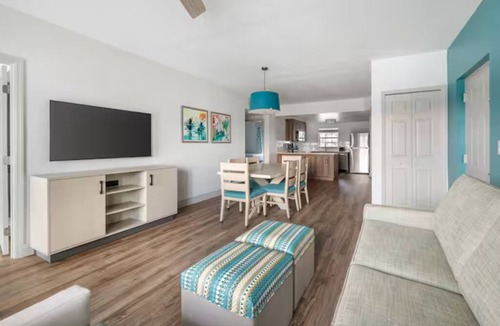 West Kissimmee Hotel | Everything You Need for an Unforgettable Escape! Outdoor Pool, Unit with Kitchen