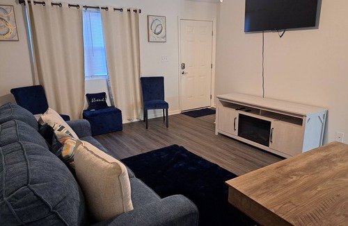 Albany Condo | Everything You Need and More 2-br condo in Albany with WiFi, AC. Enjoy your stay