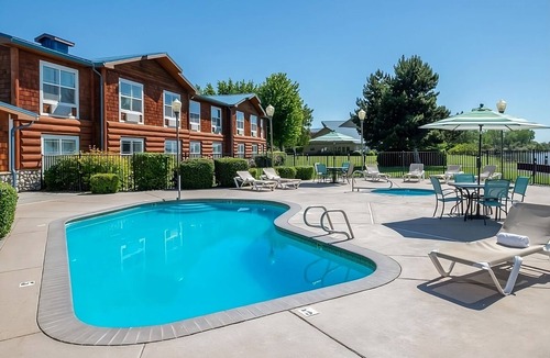 Boardman Cabin | Everything You Need for Your Stay is Here! Relaxing View of Columbia River