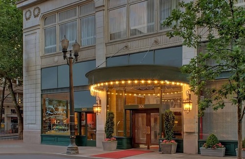 Downtown Portland Hotel | Everything You Need For The Perfect Vacation! Near Oregon Zoo!