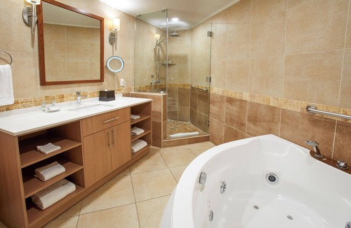 Palm Beach Hotel | Everything You Need for a Seamless and Enjoyable Stay! Free Parking, Pools!