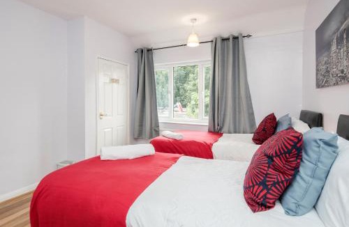 River House | Everything You Need I Super Comfy I Sleeps 7 I WiFi I Parking I 4BDR